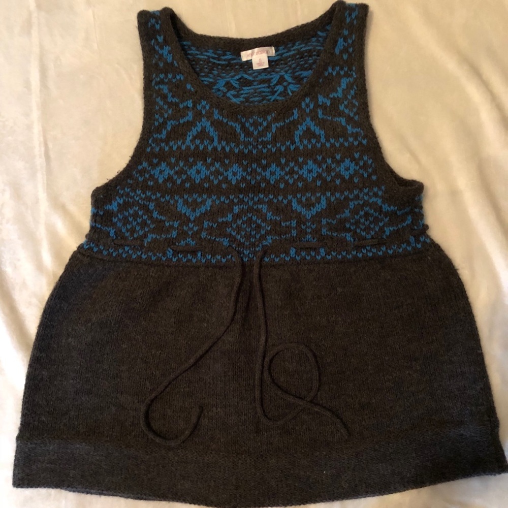Xhilaration gray and blue sweater